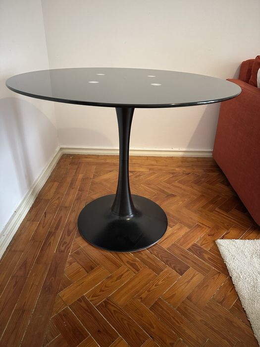 Mesa preta redonda