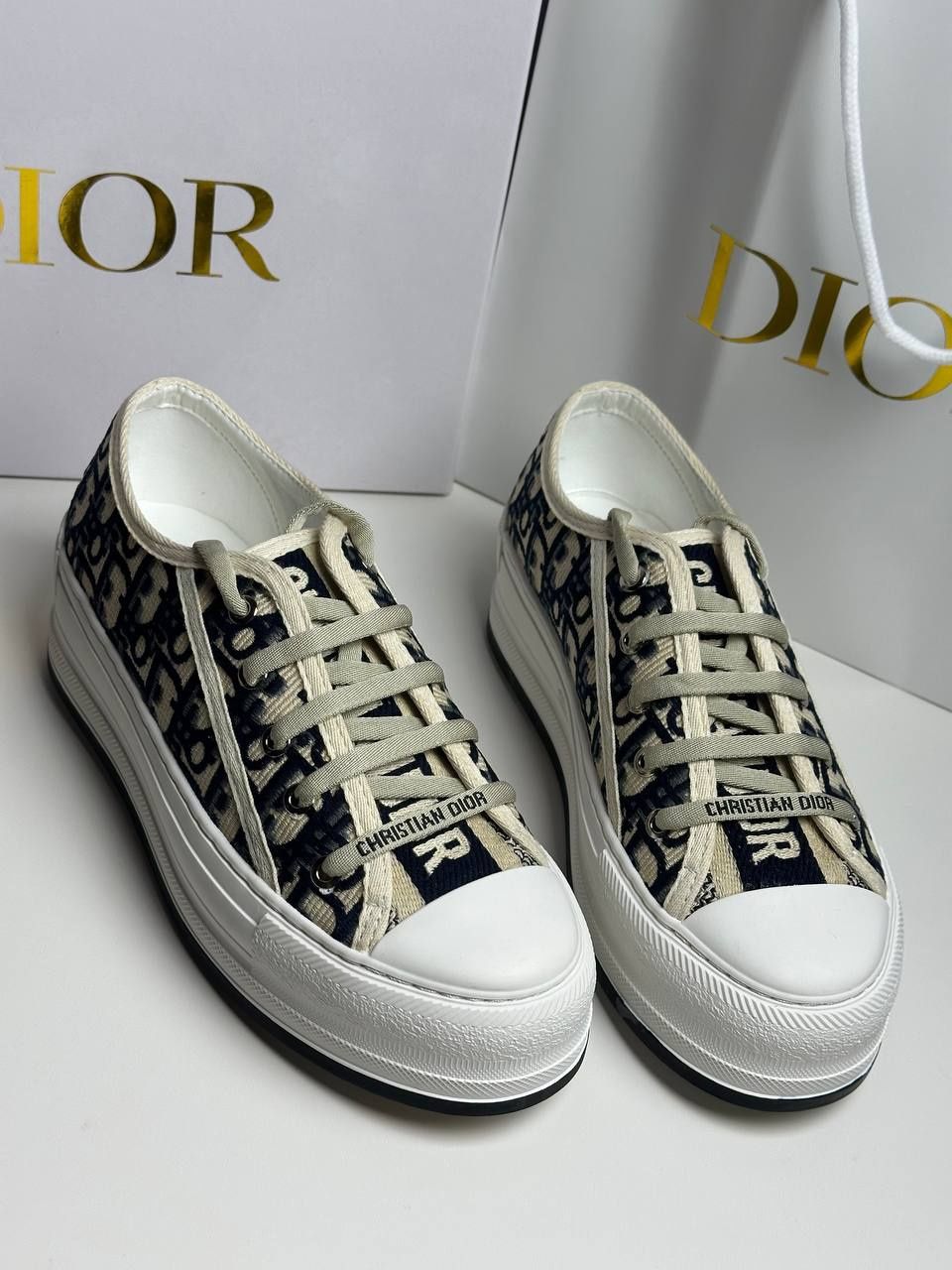 Кеди dior  Діор в наявності в 2 кольорах