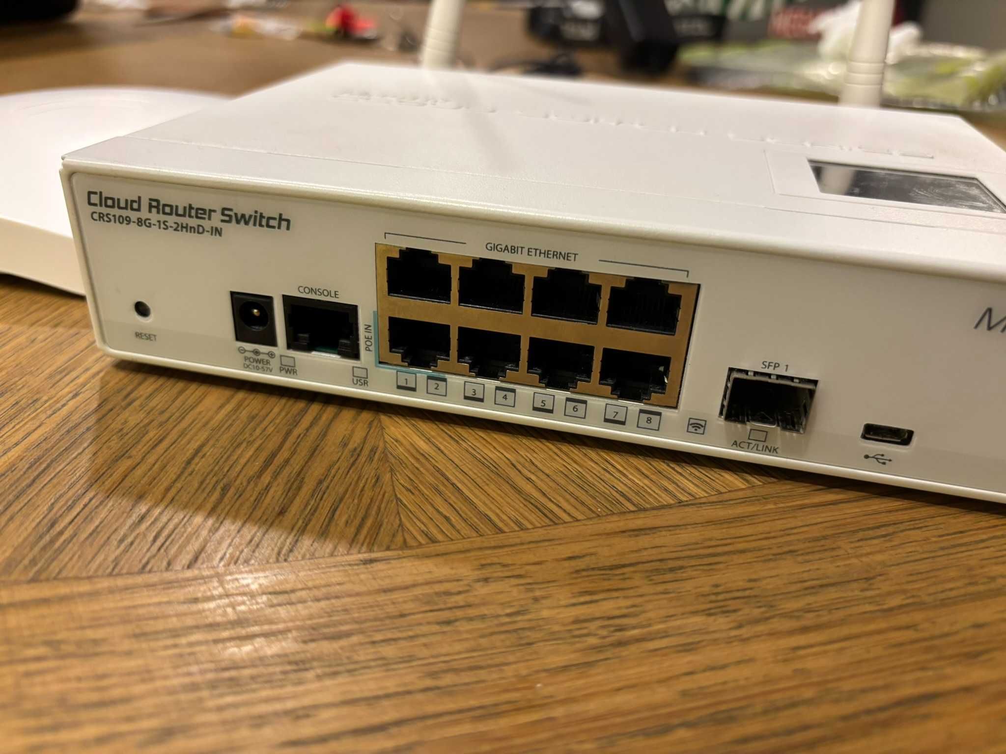 Mikrotik CRS109-8G-1S-2HnD-IN + Mikrotik cAP AC 8 гігабіт слотів
