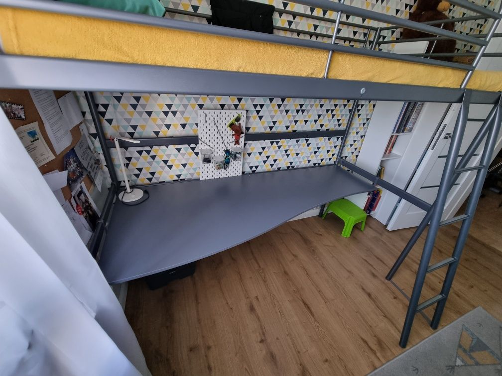 Łóżko piętrowe z biurkiem z Ikea "Svarta" super stan!