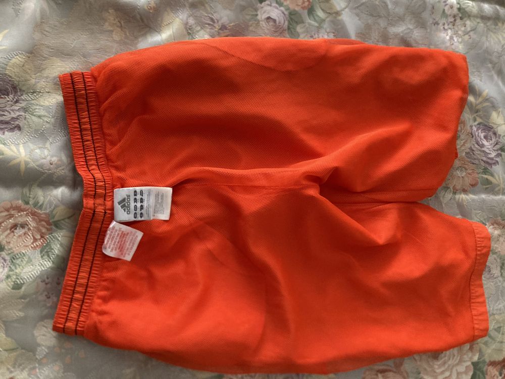 Calções Adidas como novos 12/14 anos