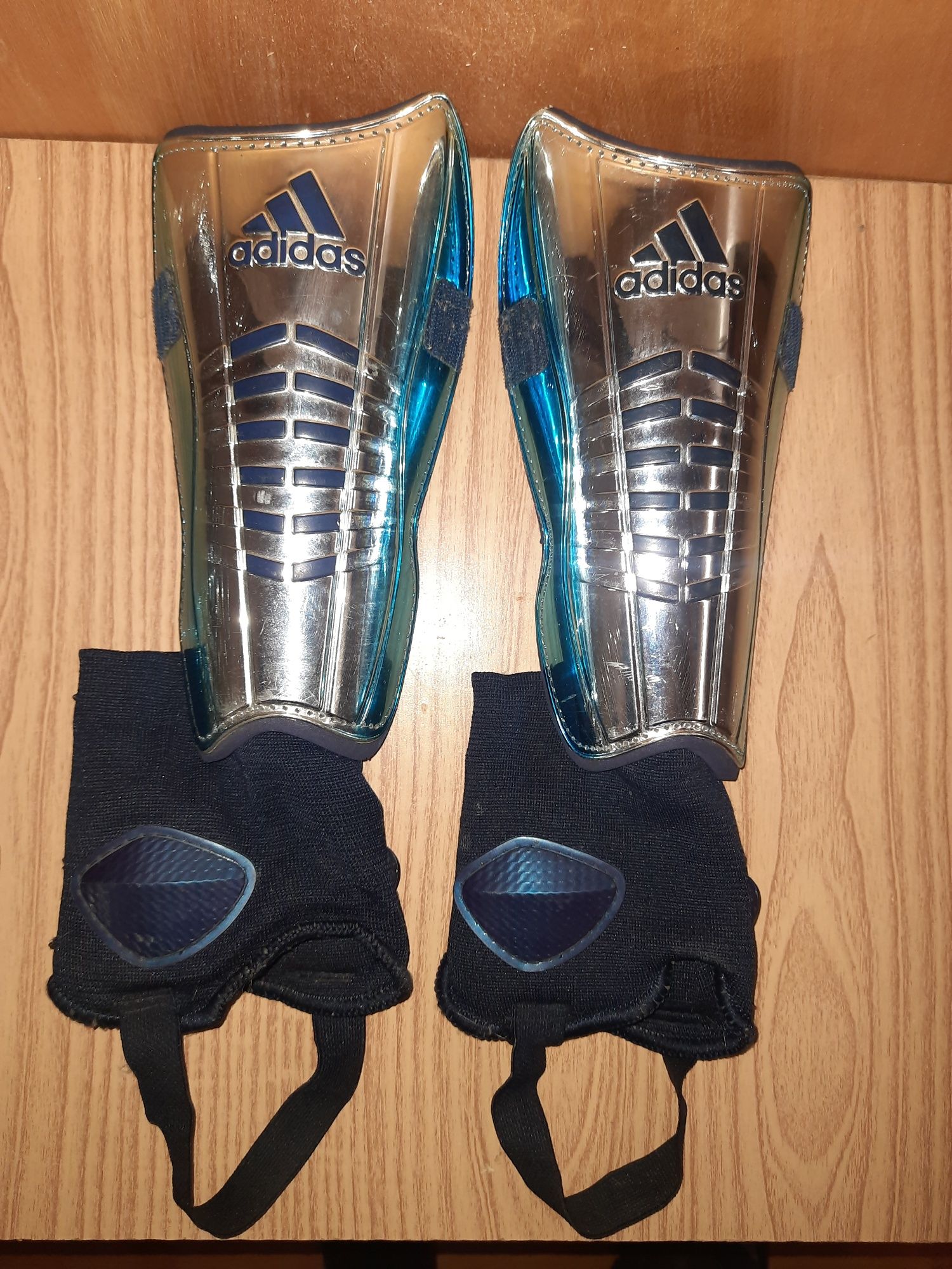 Футбольные щитки детские Adidas
