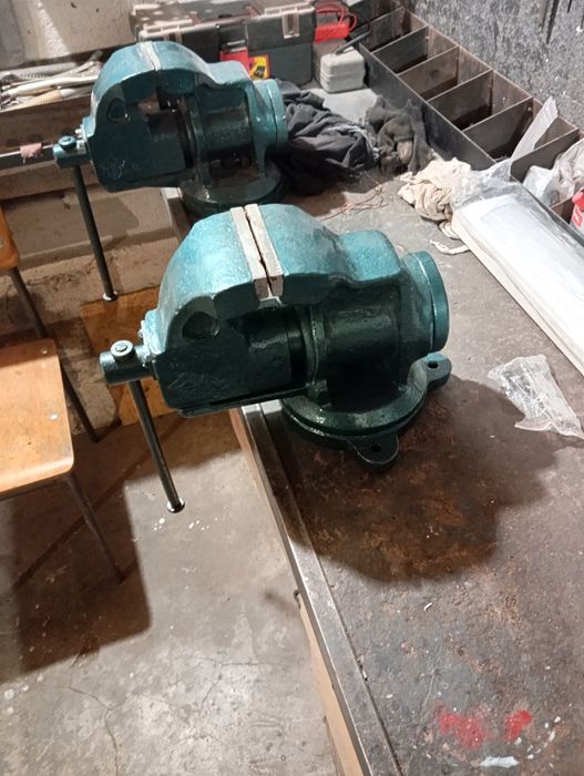 Продам тиски поворотні