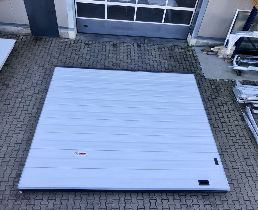 Brama 485 x 420 panelowa segmentowa garażowa przemysłowa rolowana