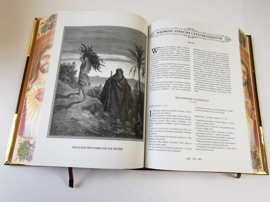 Biblia w oprawie skórzanej, duże bursztyny w srebrze, malowane brzegi.