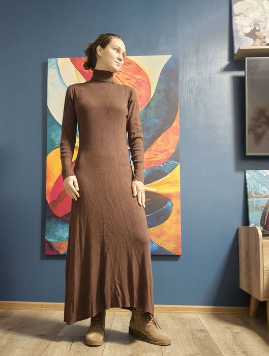 Коричнева шоколад трикотажна міді сукня плаття в рубчик