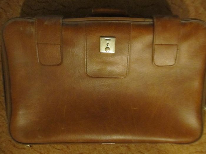 Waliza retro, pojemna i stylowa