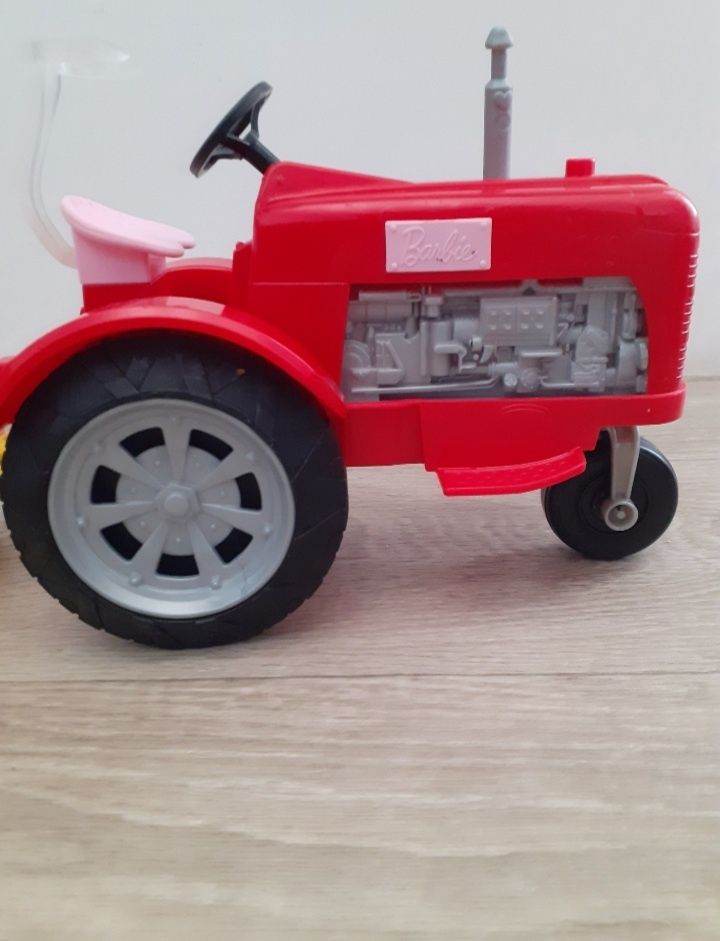 Barbie traktor z przyczepą i zwierzątkami