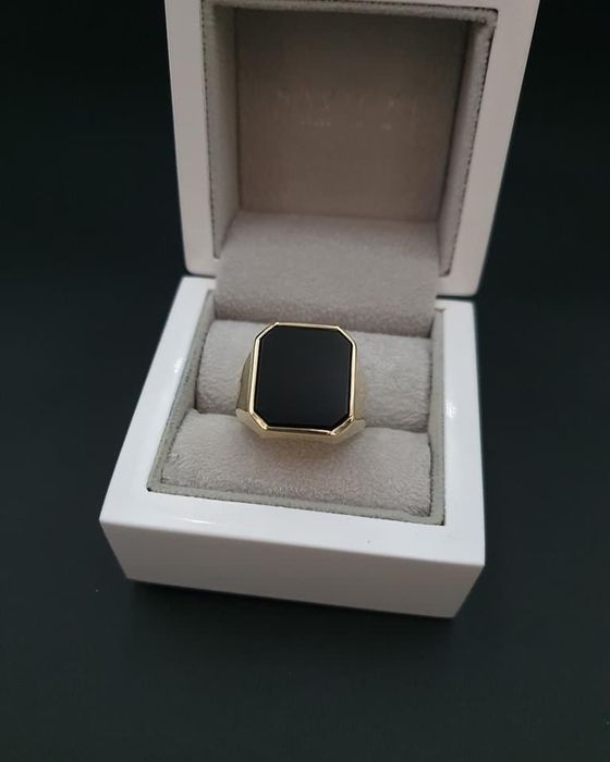 Okazały Złoty Sygnet zdobiony Onyksem