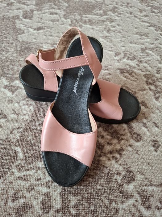 Женские кожаные босоножки