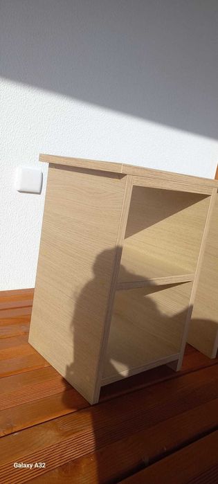 Mesa de cabeceira de madeira, NOVA, POR ESTREAR