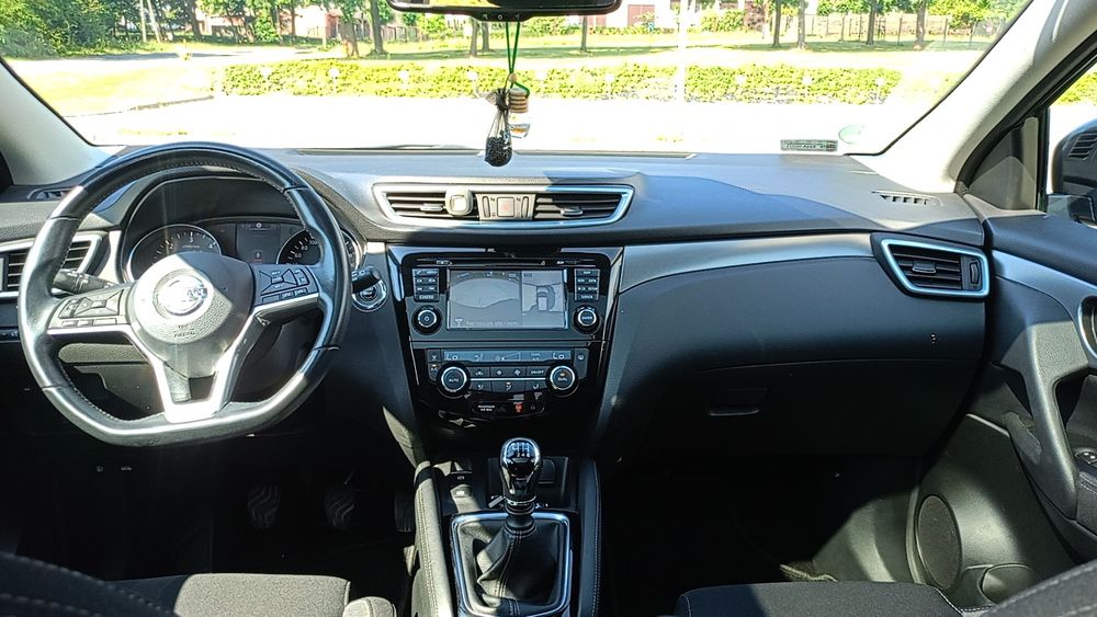 Nissan Qashqai 1,6 ,Panorama, Kamery 360, ful LED, przebieg 62 tys