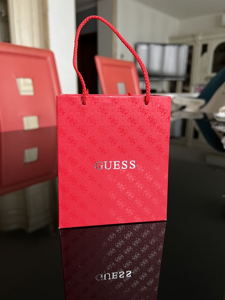 Коробочка для часов Guess