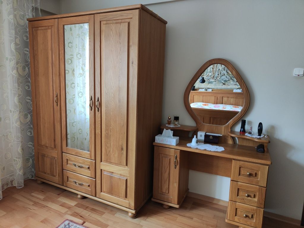 Sypialnia meble łóżko komoda szafa toaletka drewno dąb