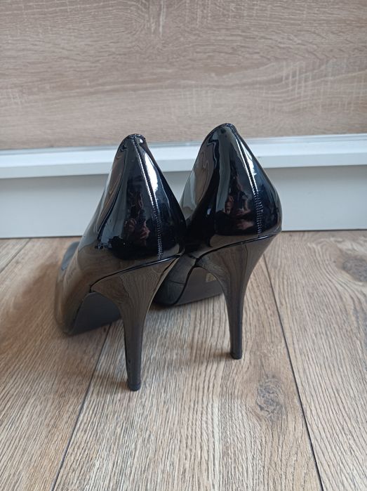 Czarne lakierowane szpilki rozmiar 45