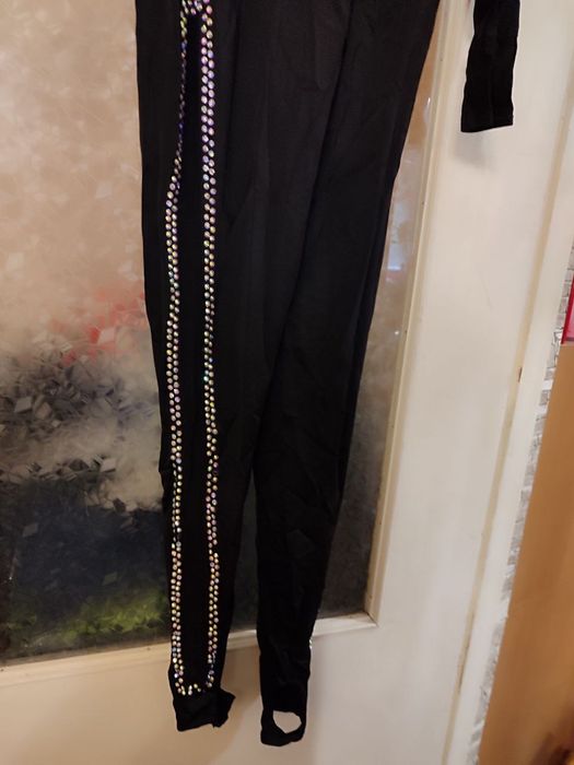 Костюм з камінцями