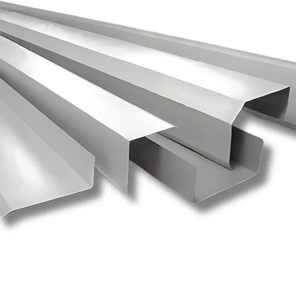 Obróbbki blacharskie na wymiar – gięcie blachy, montaż, dostawa