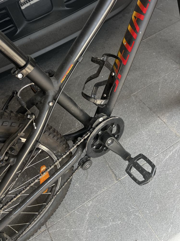 Bicicleta de crianca/adolescente da marca Specialized.