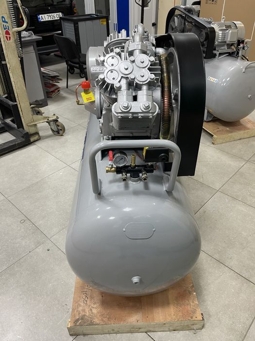 Компрессор поршневой ShiningBerg LT100 500л. 12 атм.