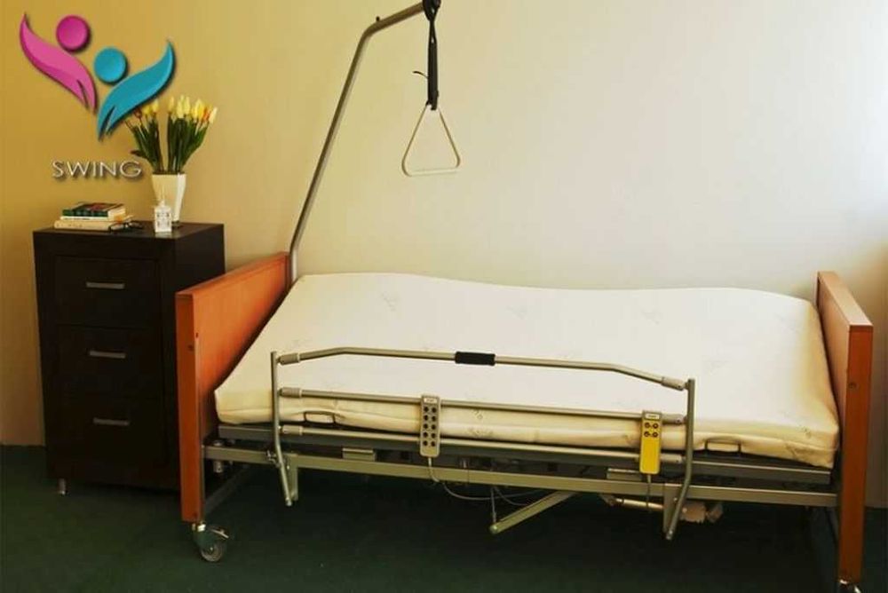 Łóżko medyczne z elektrycznymi dodatkowymi przechyłami SWING!