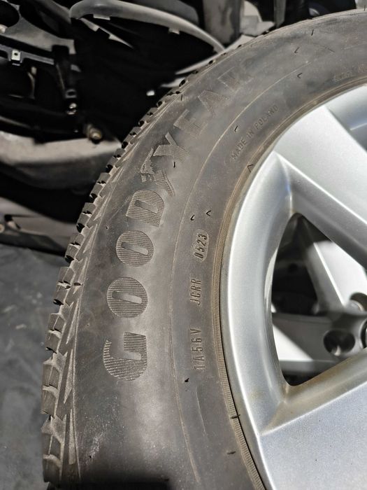 Opona 215/65 R16 Goodyear Ultragrip Ice 2