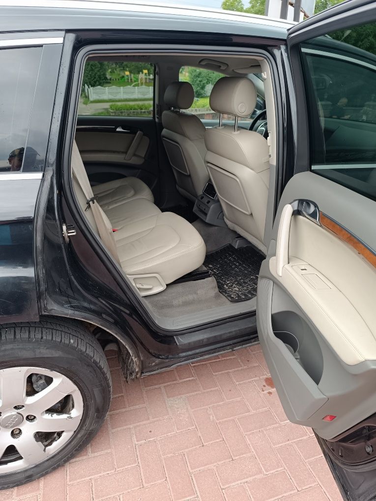 Свіжа Audi Q 7.    3.0TDI