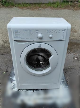 Продам пральну машинку Indesit IWSB 5085