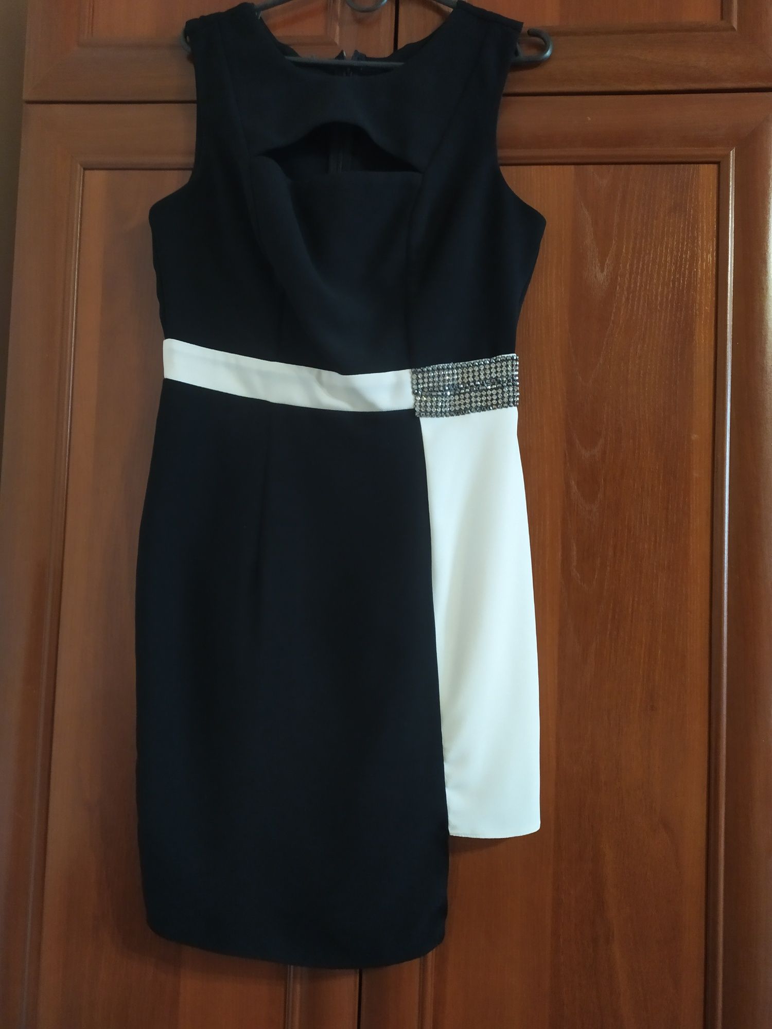 Платье женское чёрное с белым