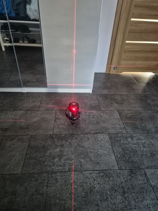 Laser krzyżowy Deko 4V1H 5 linii 6 punktów