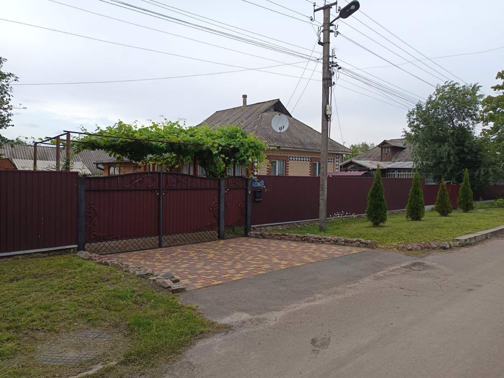 Будинок у Борзні — усе для життя: меблі, техніка, сад, город