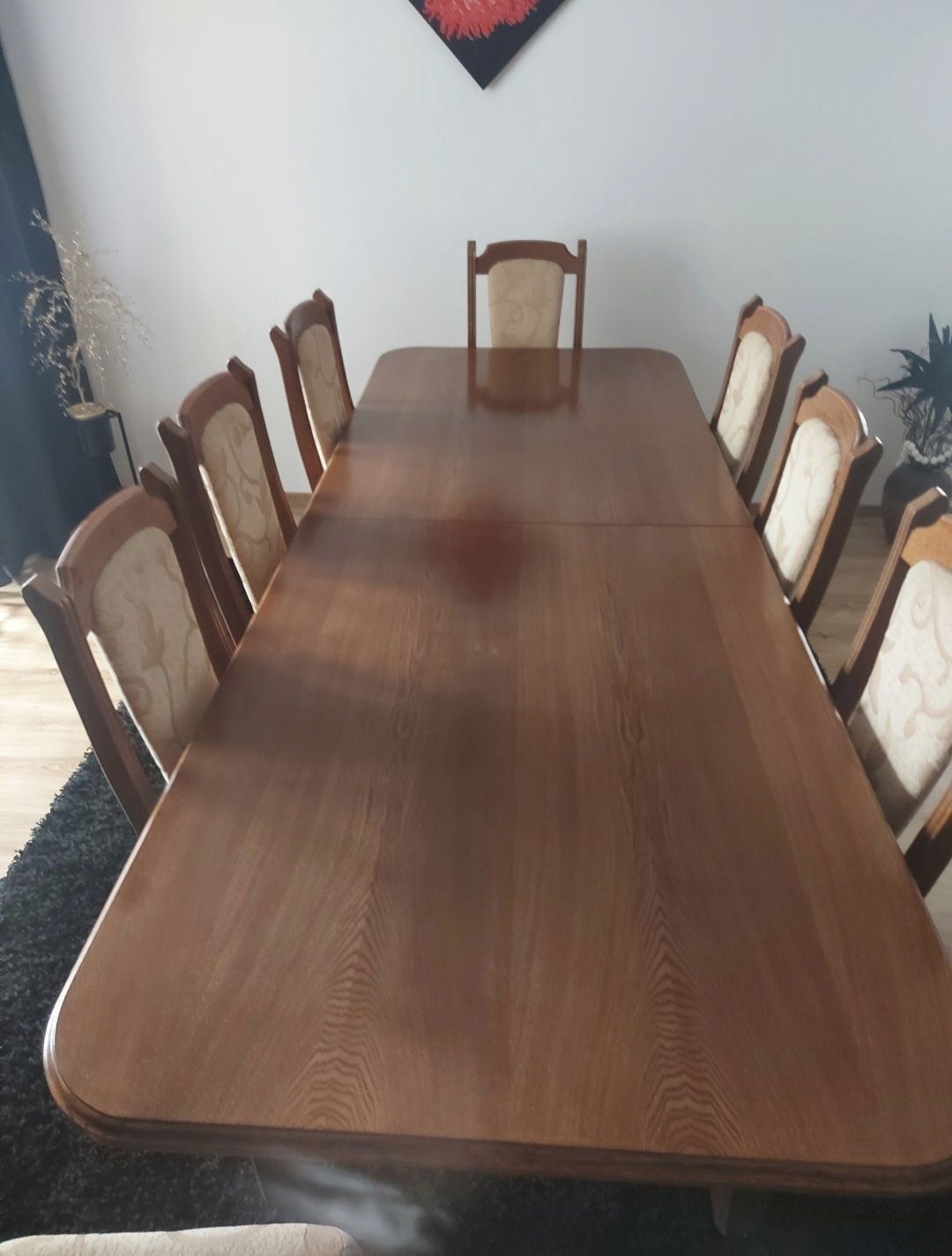 Piękny rozkładany stół z 8 krzesłami