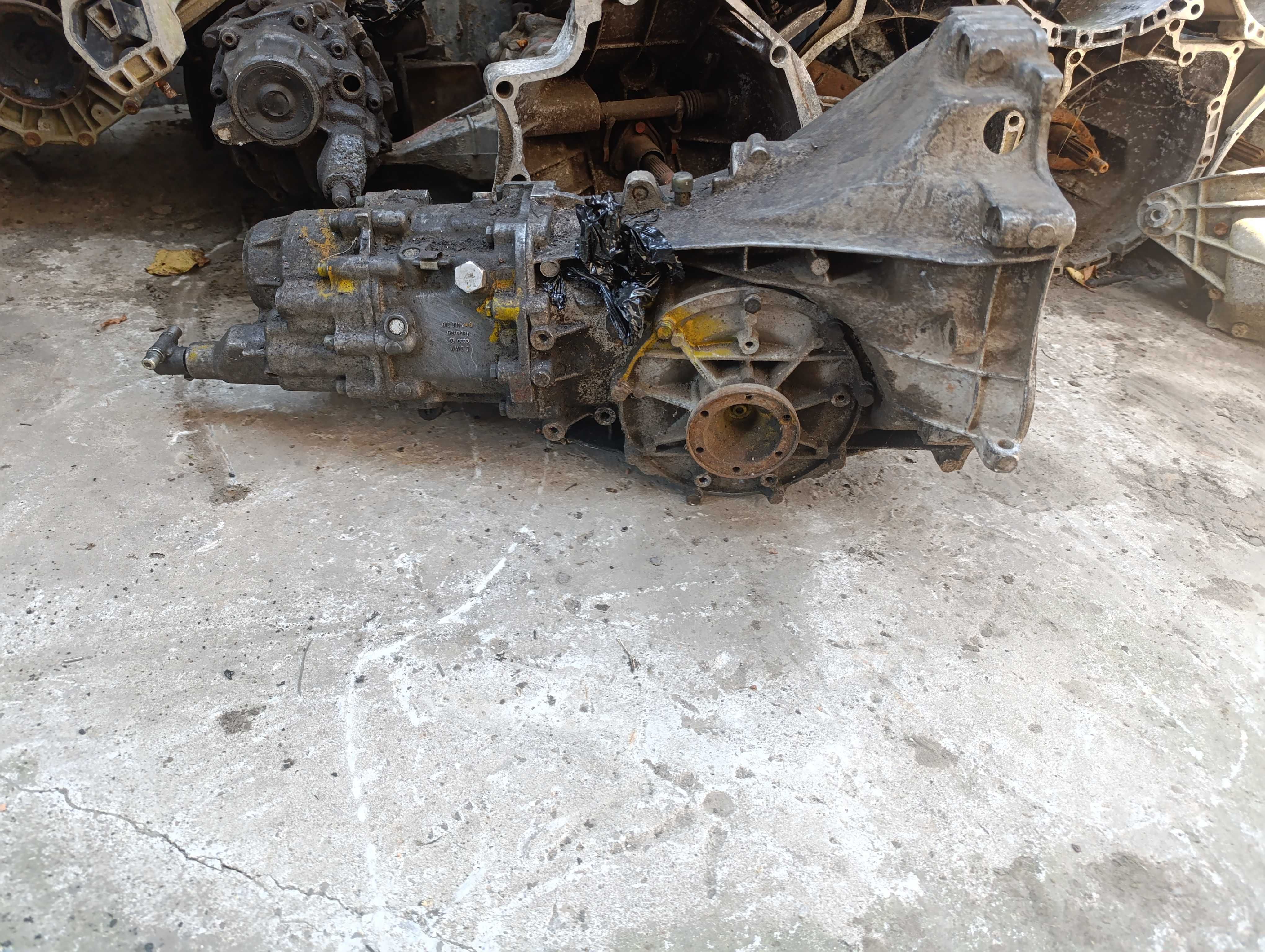 коробка МКПП Audi 100 1.8, passat B2