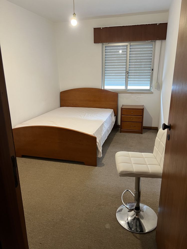 Arrendo Quarto em Paço de Arcos para senhora