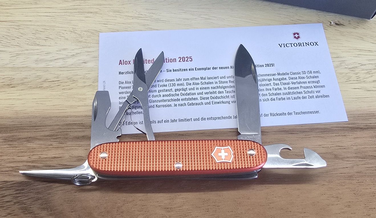 Szwajcarski scyzoryk Victorinox Pioneer X Alox Limited Edition 2025