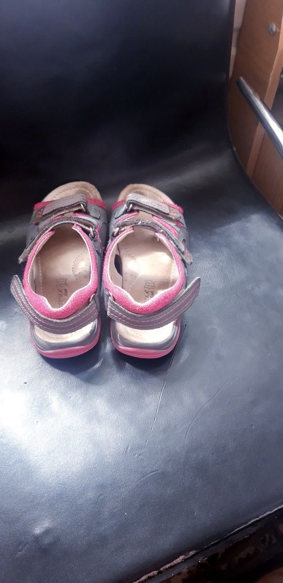 Дитяче взуття, босоніжки