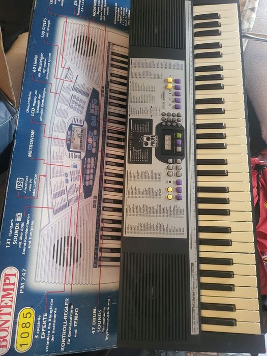 Синтезатор в отличном состоянии