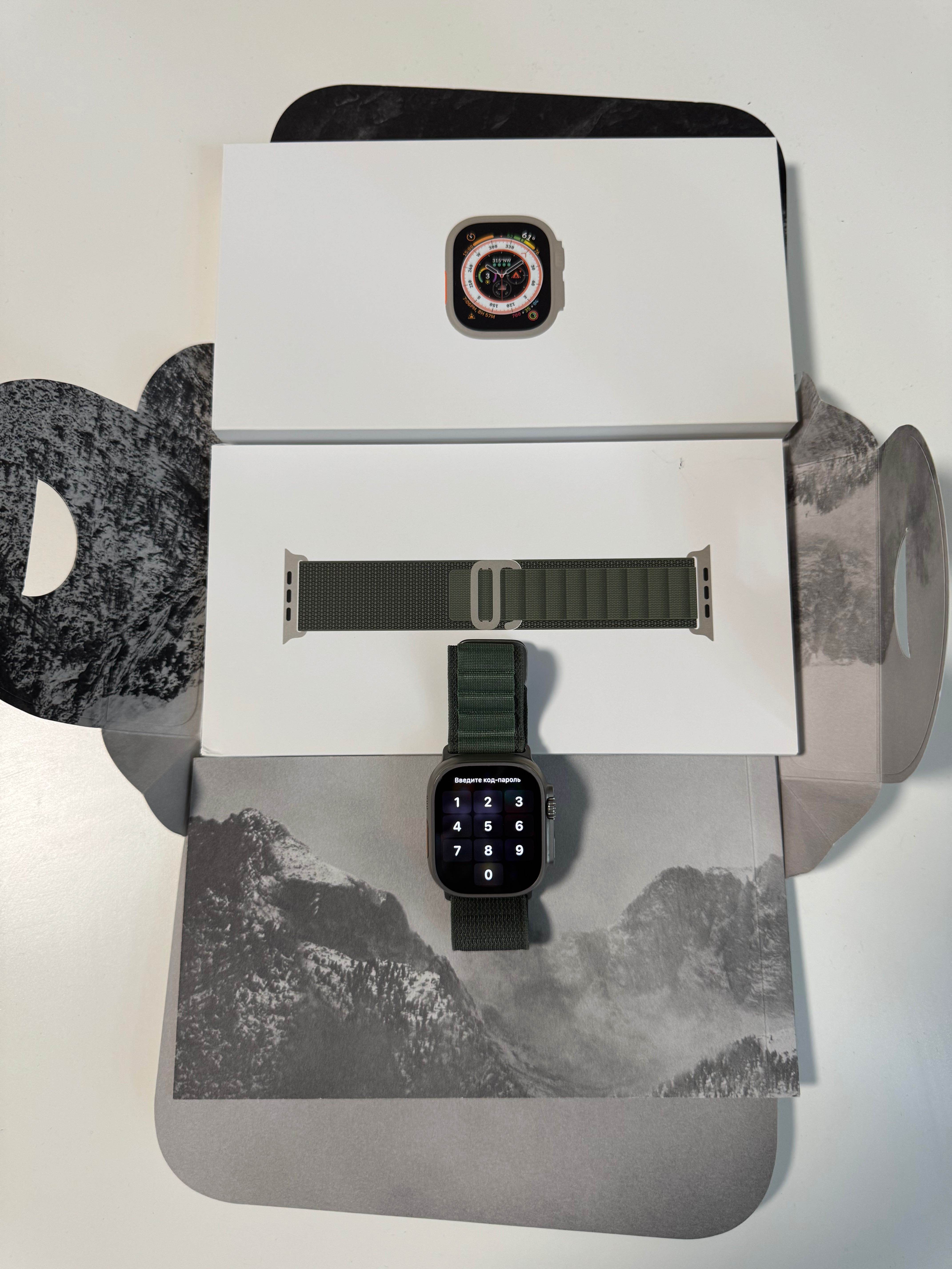 Apple Watch Ultra + Cellular, 49mm Titanium Case/Green Alpine Loop - L