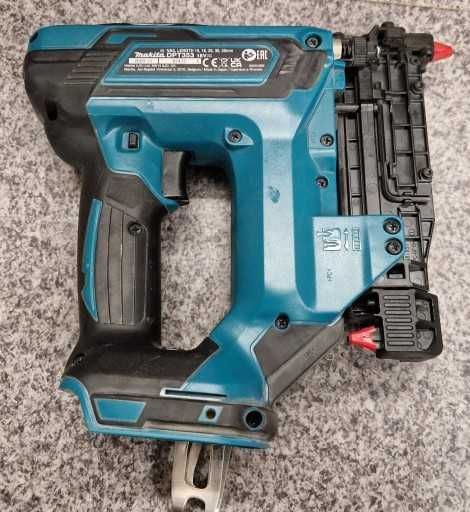 Sztyfciarka Makita DPT353 + sztyfty