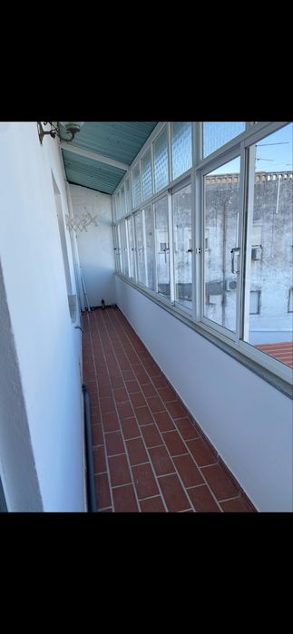 Apartamento T2 com lareira, marquise e vista desafogada