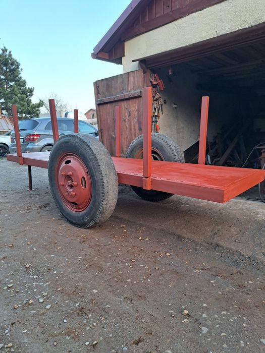 Wóz i przyczepka ciągnikowa do lasu