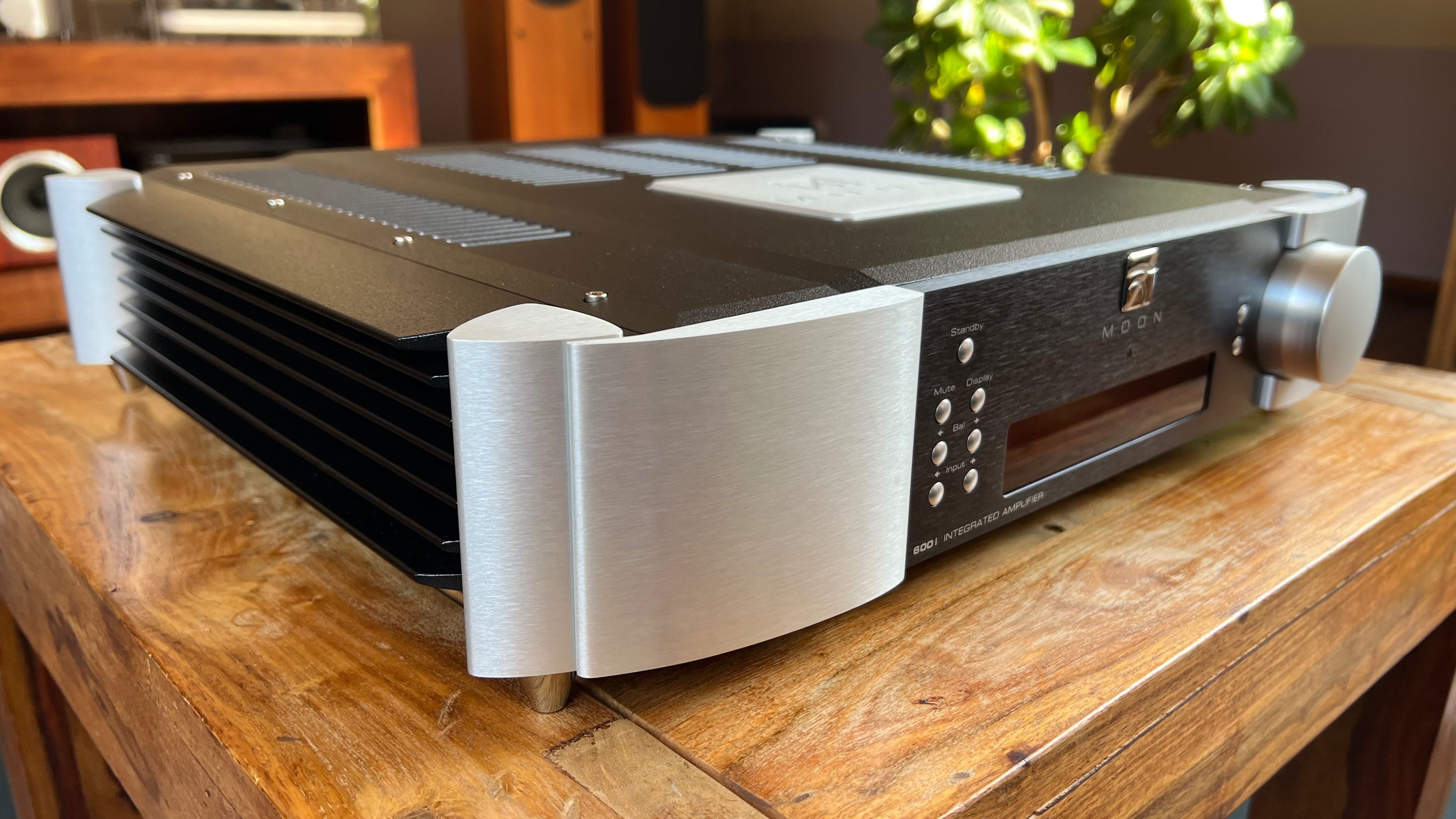 wzmacniacz moon 600i