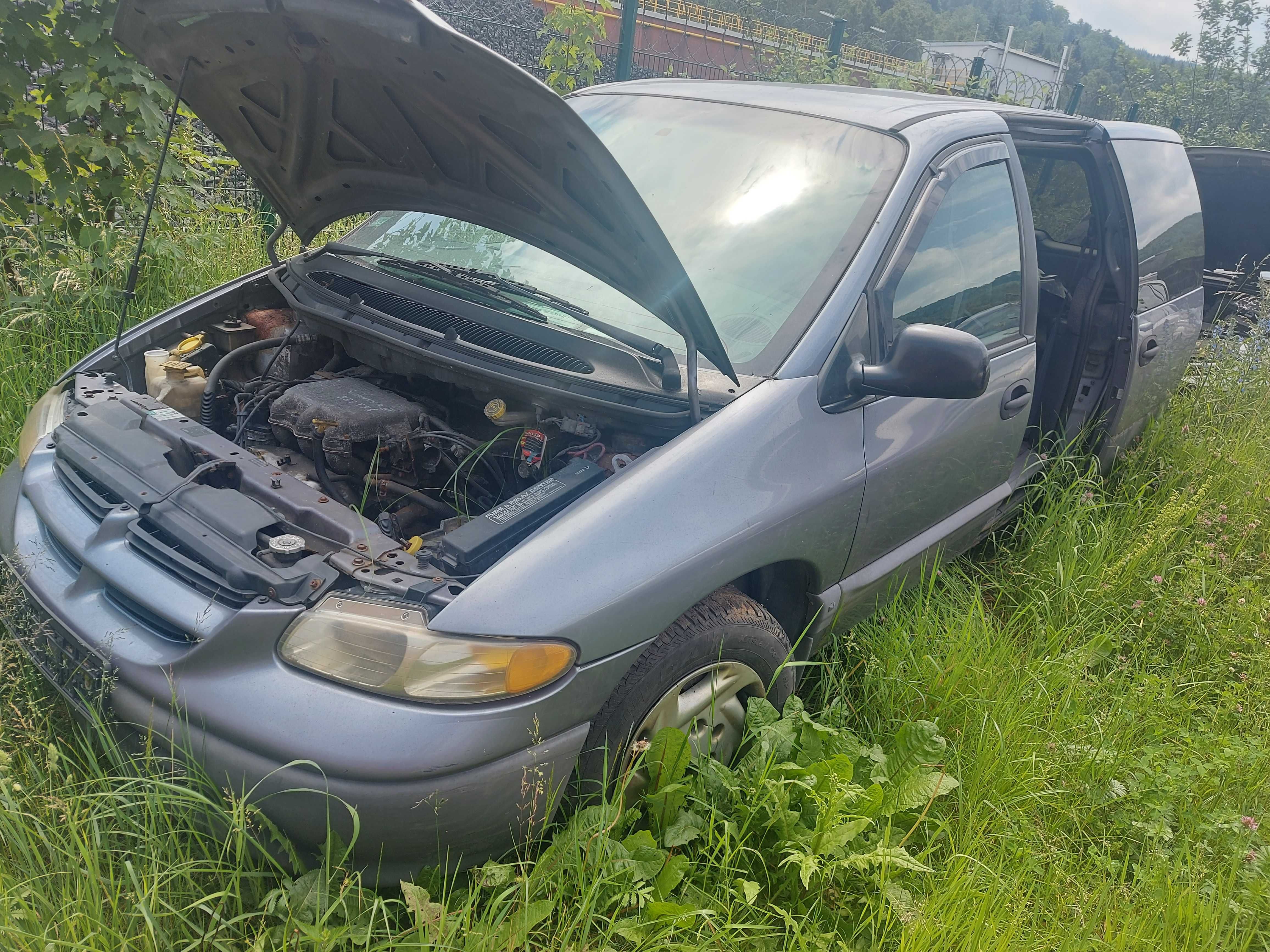 Chrysler Voyager III 95-00 zderzak przedni PC5 FV części/dostawa