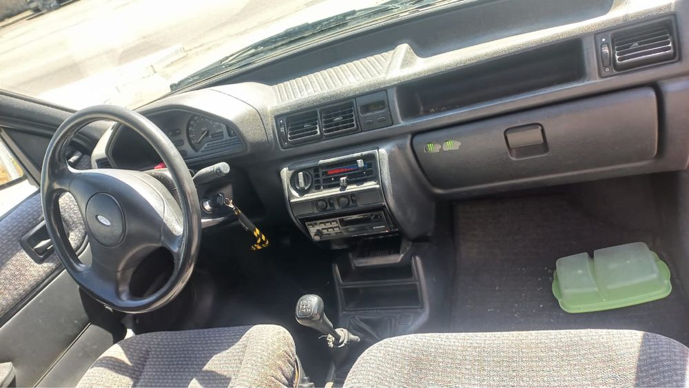 Ford fiesta 1.1.  Como novo