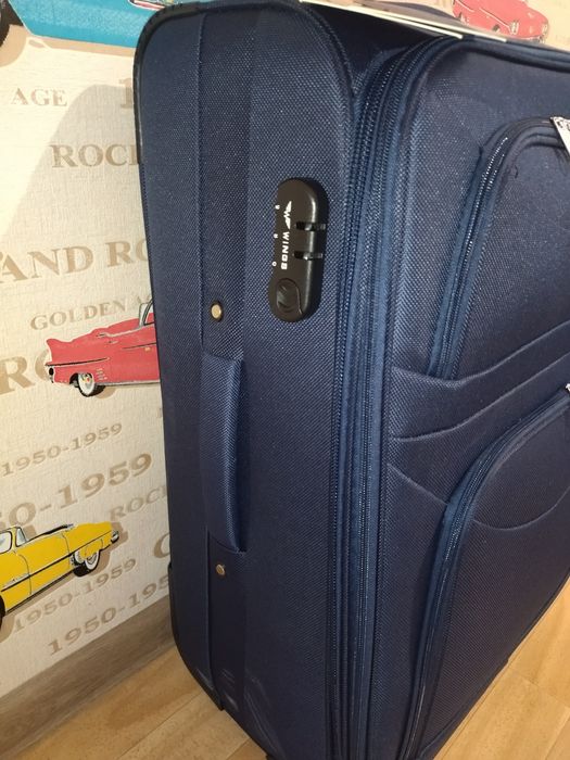 Валіза нова середня wings м Чемодан новый средний