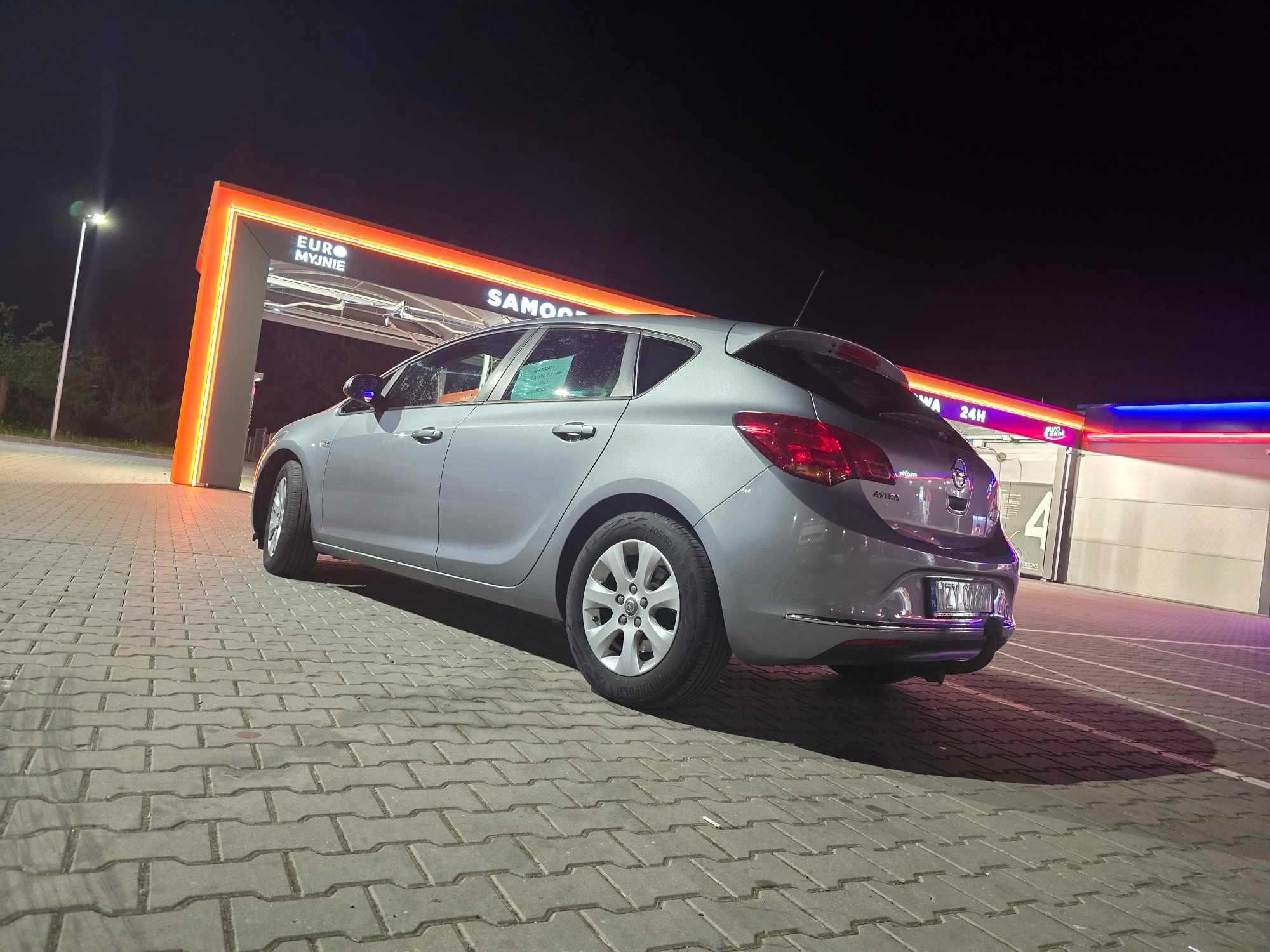 Opel Astra j 2012