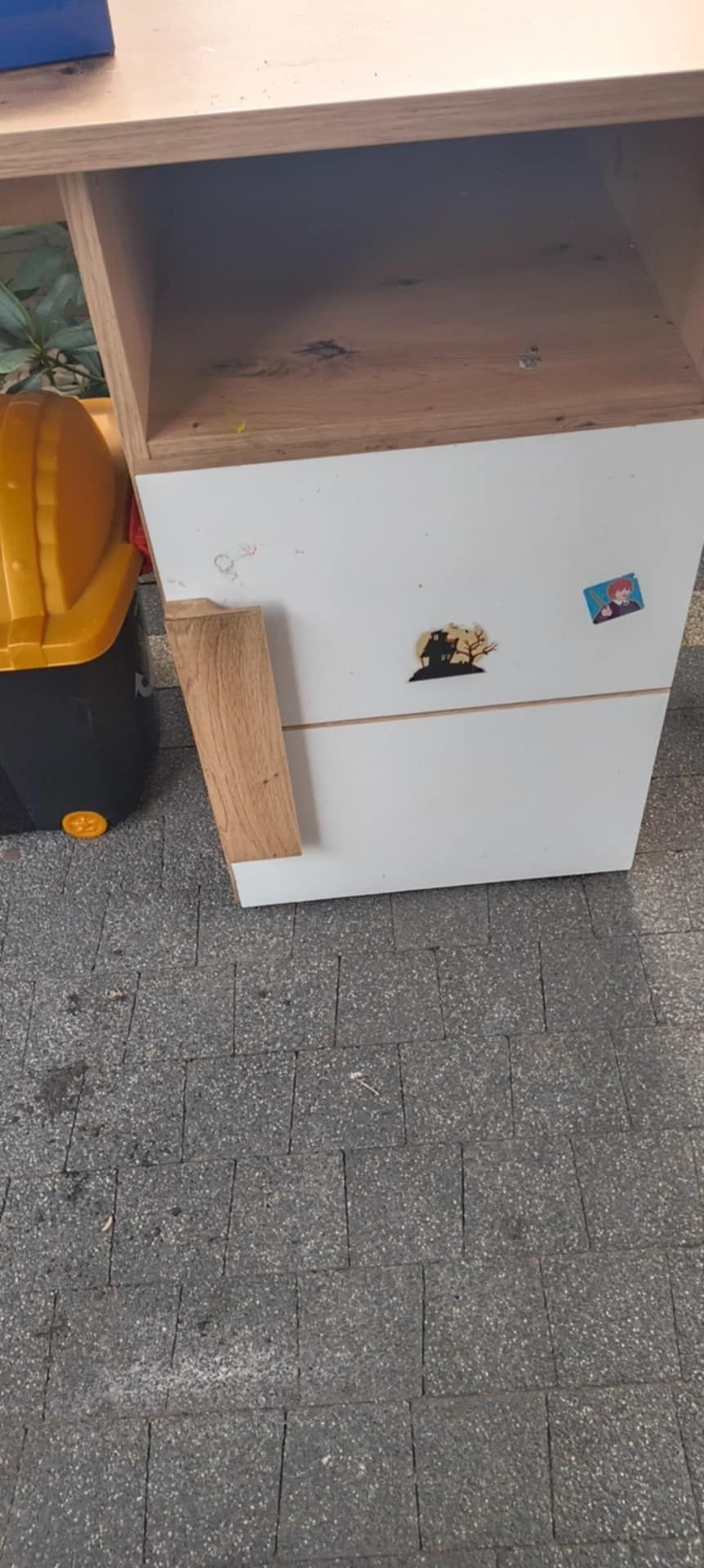 Biurko dziecięce wraz z krzesłem obrotowym