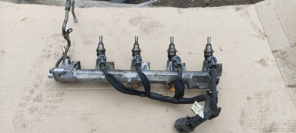 Форсунка паливна рампа,рейка Mazda CX7 ER,Мазда СХ7 2007-2012