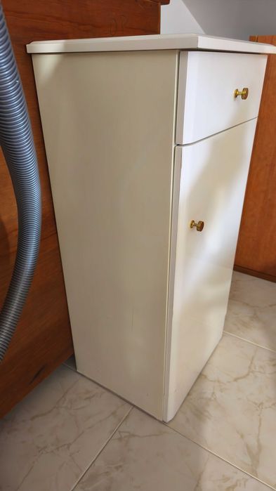 Armário de casa de banho lacado