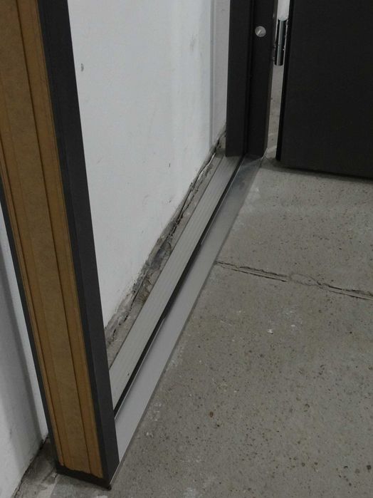 Drzwi zewnętrzne + okucia Ezio 13B 90 P antracyt 1.2W/m²K