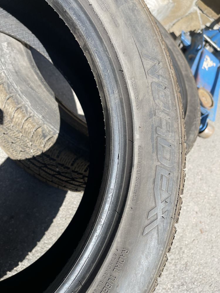 Продам пару зимних колес 245/45/19